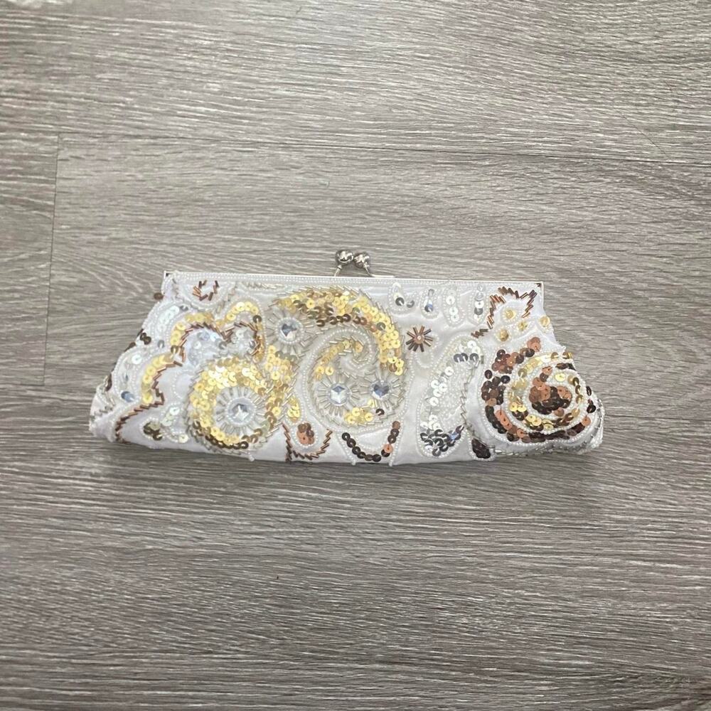 Vintage 90s apt 9 white clutch